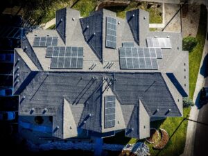 Solarfelder reinigen – Alles was Sie über PV-Anlagen Pflege wissen müssen